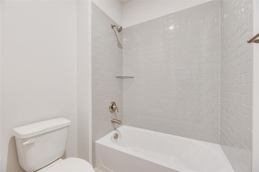 Furnished interior view inside a new home in Valencia On The Lake, Little Elm (Image 9). Furnished interior view inside a new home in Valencia On The Lake, Little Elm (Image 9).