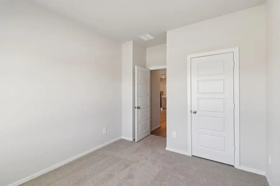 Photo is for illustrative purposes only and may not reflect the exact listing.