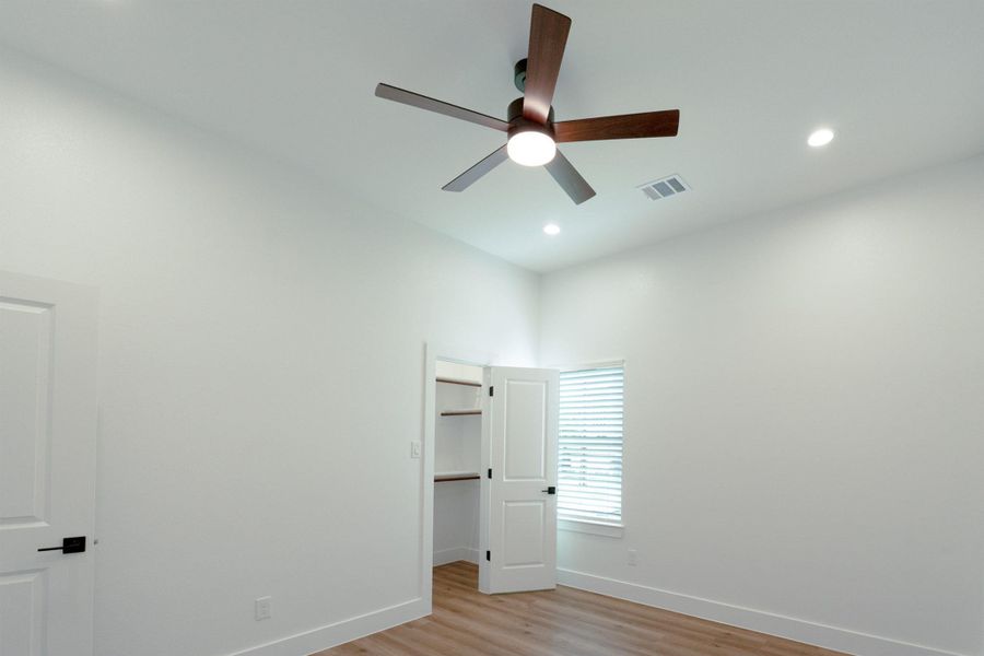 Spacious, unfurnished interior of a new home in , Houston (Image 19).