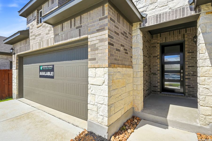 Exterior details and patio area of a home in Stillwater Ranch, San Antonio (Image 3).