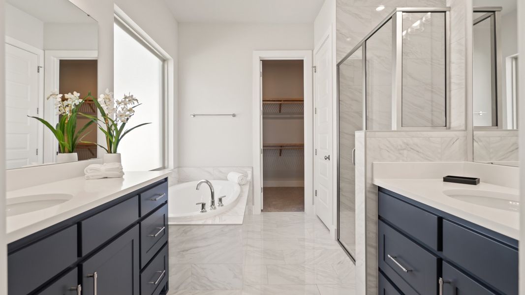 Representative furnished interior of a home built from the 2713F by Perry Homes in Mandarin Grove, Palmetto (Image 16).