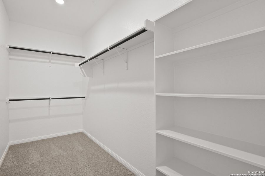 Spacious, unfurnished interior of a new home in Hunters Ranch, San Antonio (Image 22).