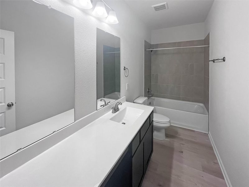 Furnished interior view inside a new home in Kendall Lakes, Alvin (Image 7).