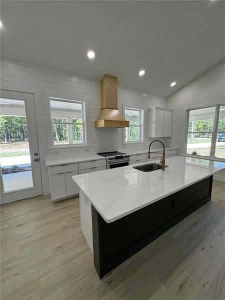 Furnished interior view inside a new home in , Dunnellon (Image 11).