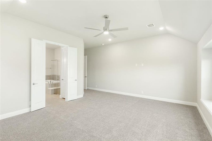Spacious, unfurnished interior of a new home in Chaparral Park, Oak Point (Image 17).