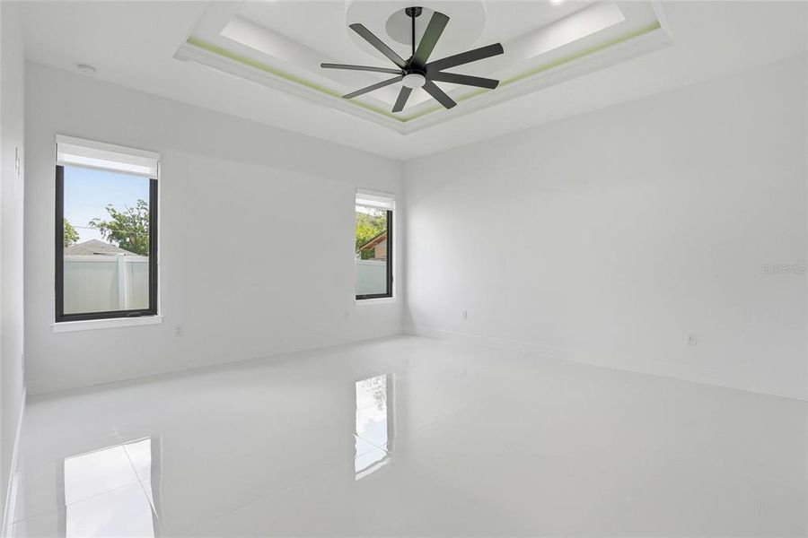 Spacious, unfurnished interior of a new home in , Tampa (Image 23).