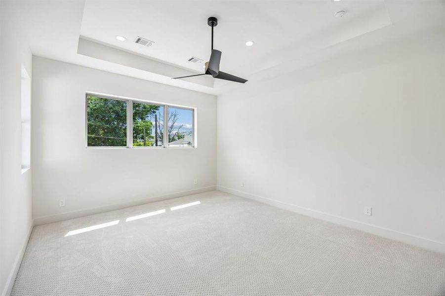 Spacious, unfurnished interior of a new home in , Dallas (Image 30).