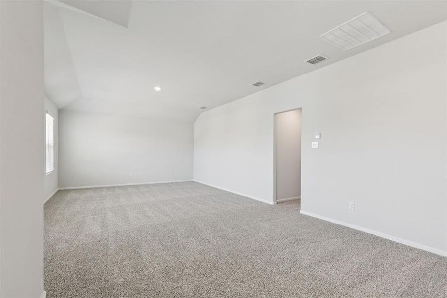 Spacious, unfurnished interior of a new home in AnaCapri, Anna (Image 21).