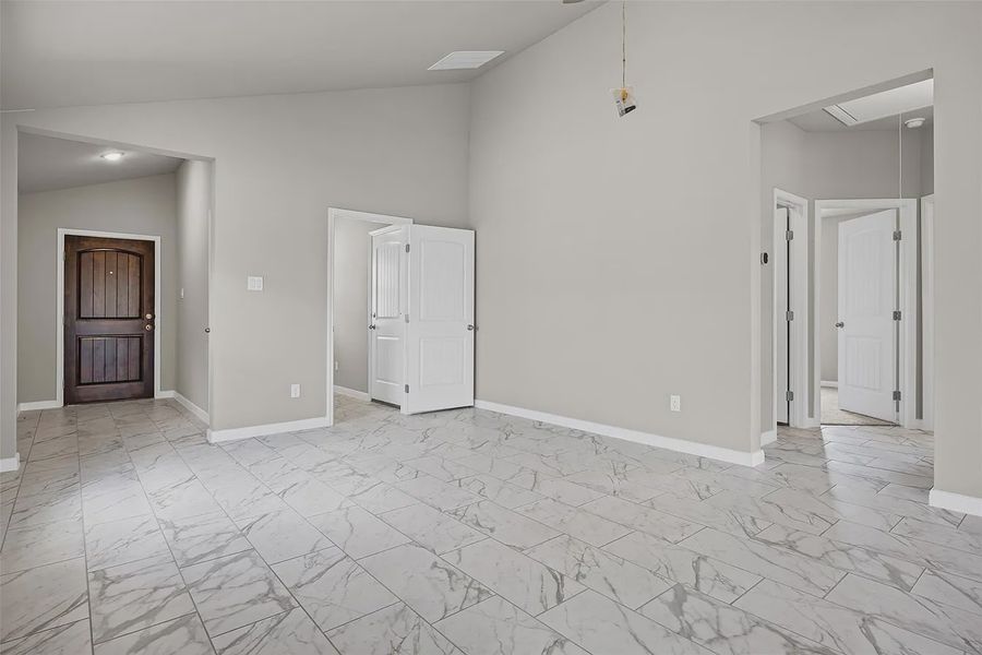 Spacious, unfurnished interior of a new home in Butler Farms, Liberty Hill (Image 13).