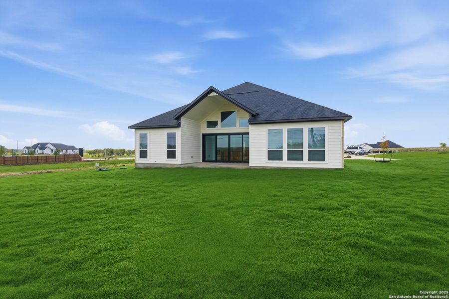 Exterior details and patio area of a home in Sienna Lakes, San Antonio (Image 4).