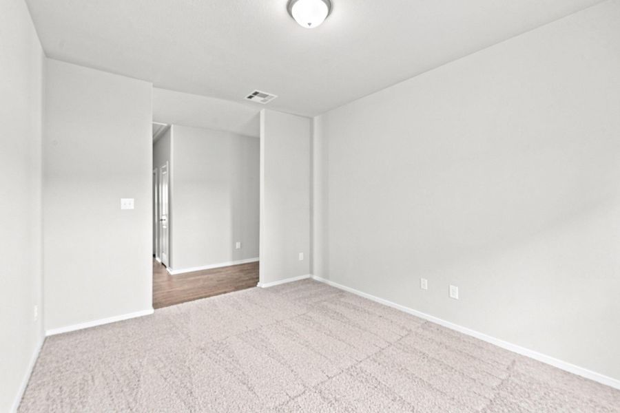 Spacious, unfurnished interior of a new home in Laurel Landing, Alvin (Image 17).