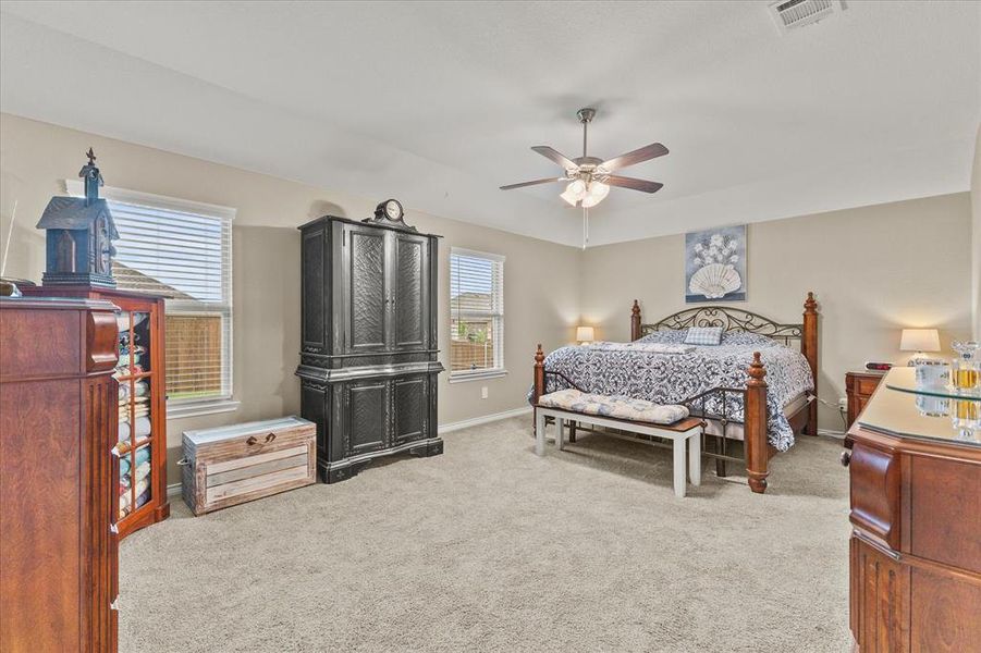 Roomy master bedroom includes sitting area Roomy master bedroom includes sitting area