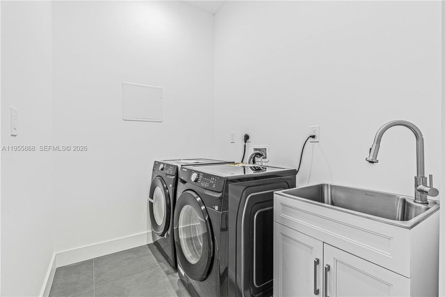 Close-up of interior finishes inside a home in , Cape Coral (Image 17). Close-up of interior finishes inside a home in , Cape Coral (Image 17).