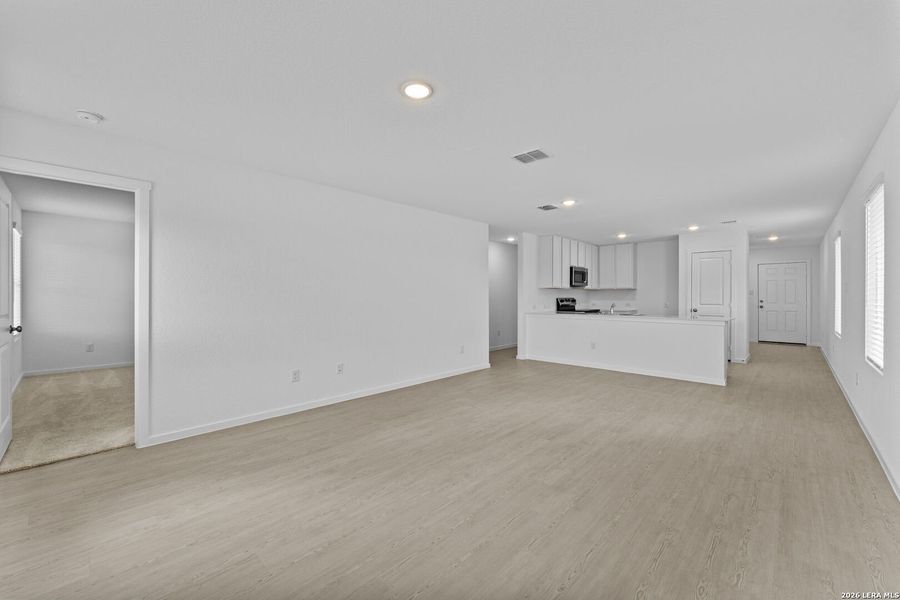 Spacious, unfurnished interior of a new home in Hidden Oasis, San Antonio (Image 18). Spacious, unfurnished interior of a new home in Hidden Oasis, San Antonio (Image 18).