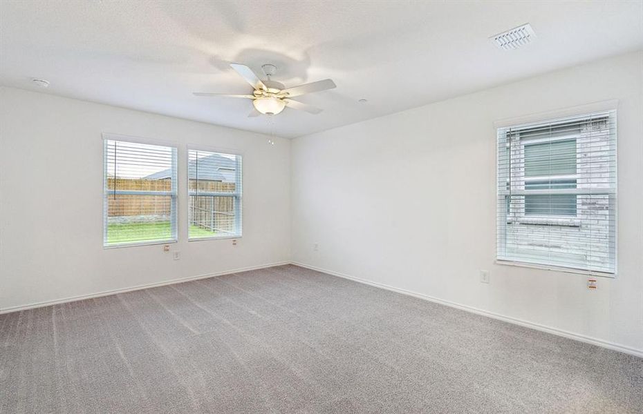 Gathering room with direct access to the backyard Gathering room with direct access to the backyard