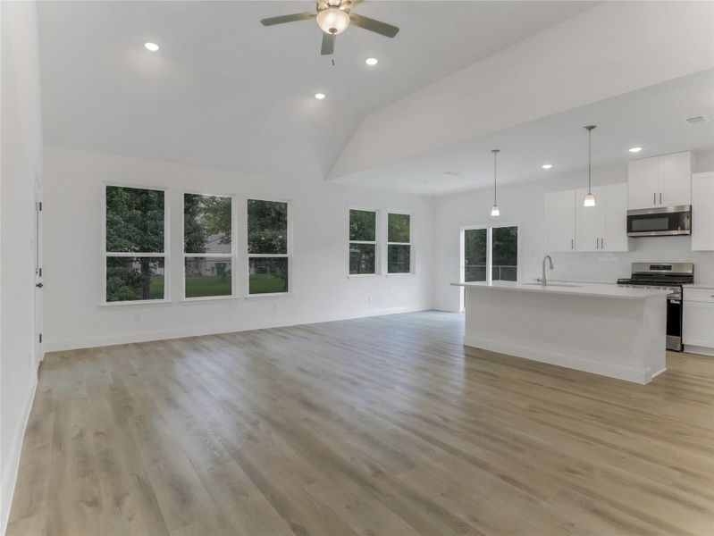 Spacious, unfurnished interior of a new home in , Angleton (Image 11). Spacious, unfurnished interior of a new home in , Angleton (Image 11).