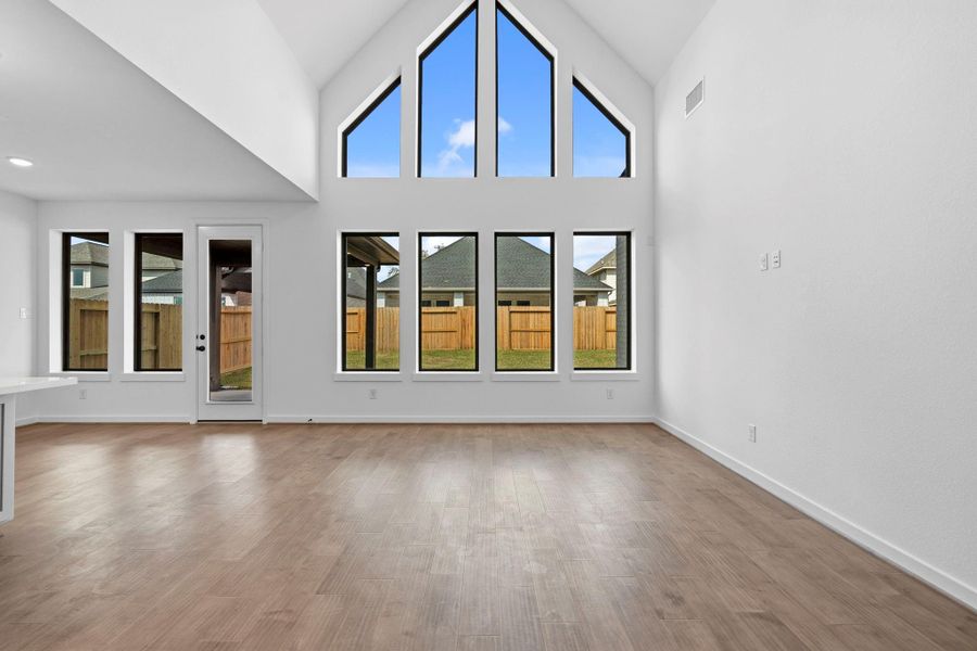 Spacious, unfurnished interior of a new home in Sienna 45', 50', Missouri City (Image 34).