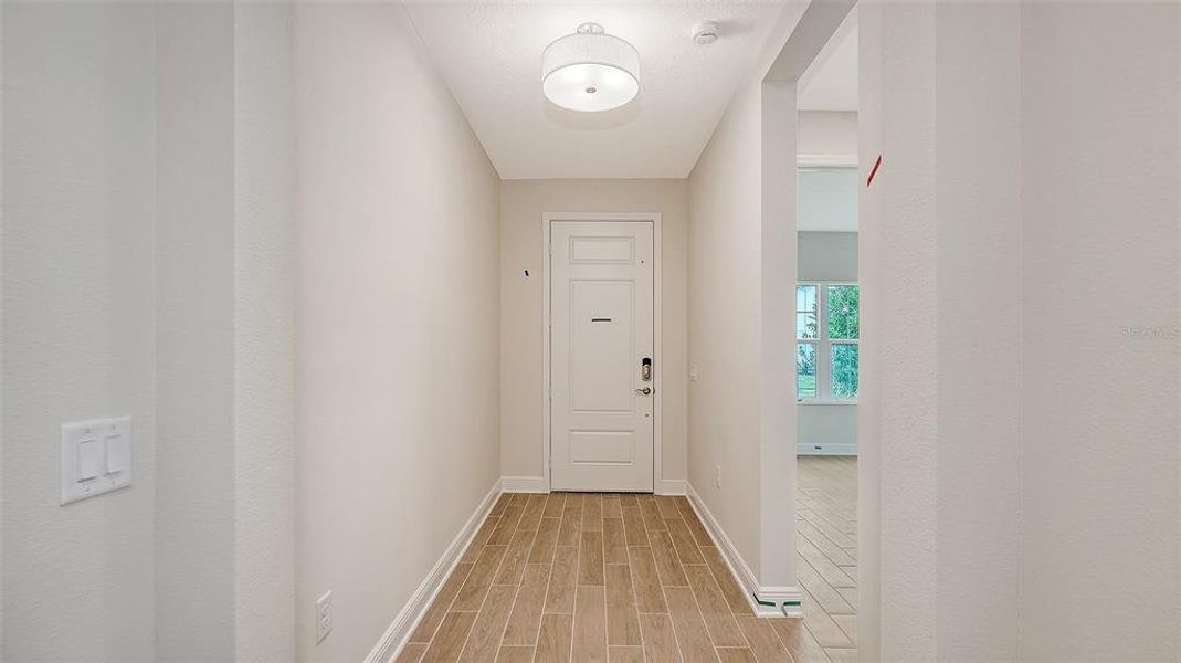 Spacious, unfurnished interior of a new home in Grand Park, Sarasota (Image 20).