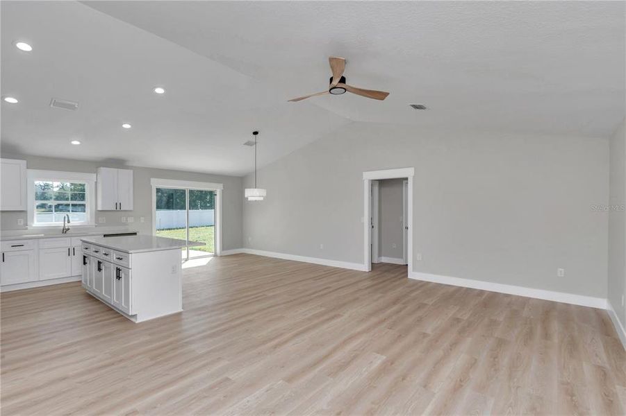 Spacious, unfurnished interior of a new home in , Ocala (Image 22).
