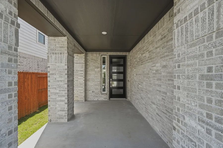Exterior details and patio area of a home in Stillwater Ranch, San Antonio (Image 3).