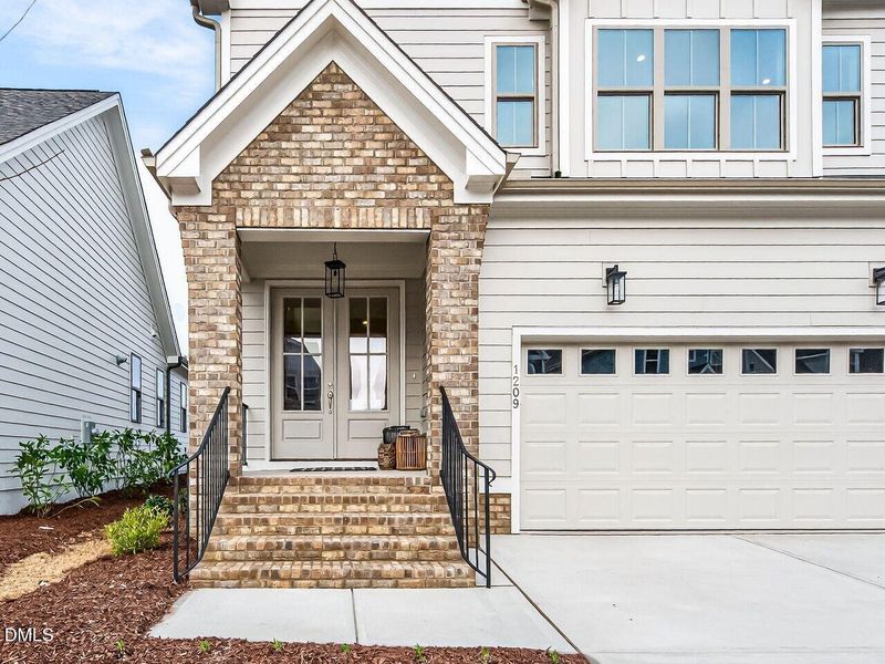 003-1280x960-front-porch