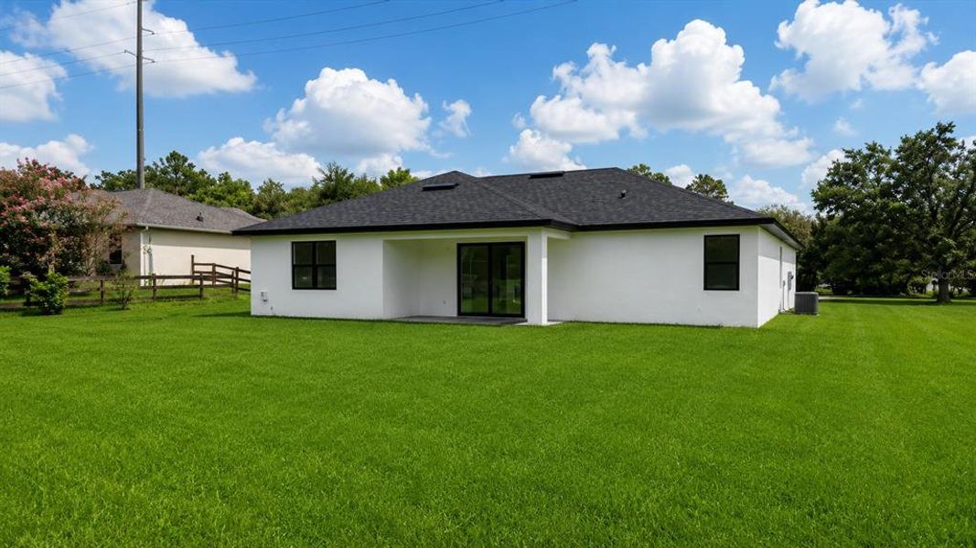 Exterior details and patio area of a home in Ocala Waterway / Kingsland Country Estates, Ocala (Image 2). Exterior details and patio area of a home in Ocala Waterway / Kingsland Country Estates, Ocala (Image 2).