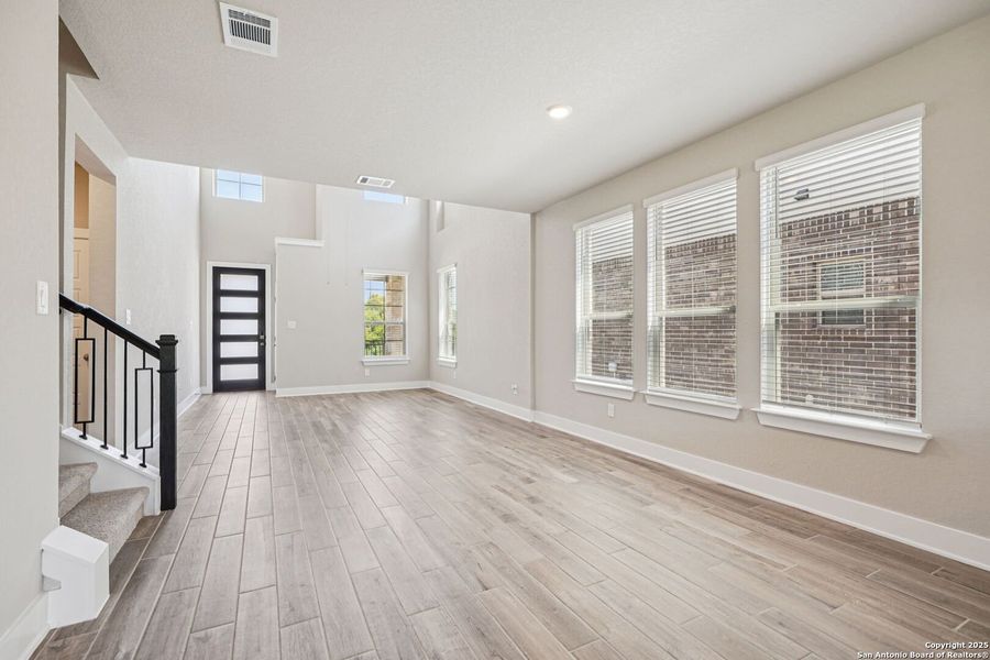 Spacious, unfurnished interior of a new home in Comanche Ridge, San Antonio (Image 45). Spacious, unfurnished interior of a new home in Comanche Ridge, San Antonio (Image 45).