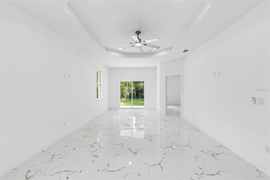 Spacious, unfurnished interior of a new home in , Tampa (Image 40).