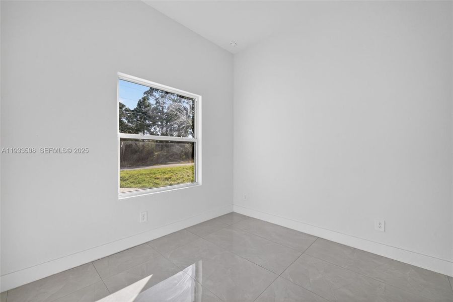 Spacious, unfurnished interior of a new home in , Lehigh Acres (Image 31).