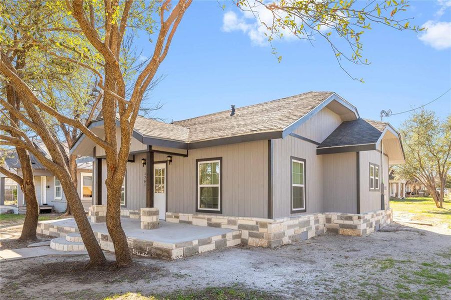 Exterior details and patio area of a home in , Brownwood (Image 3).