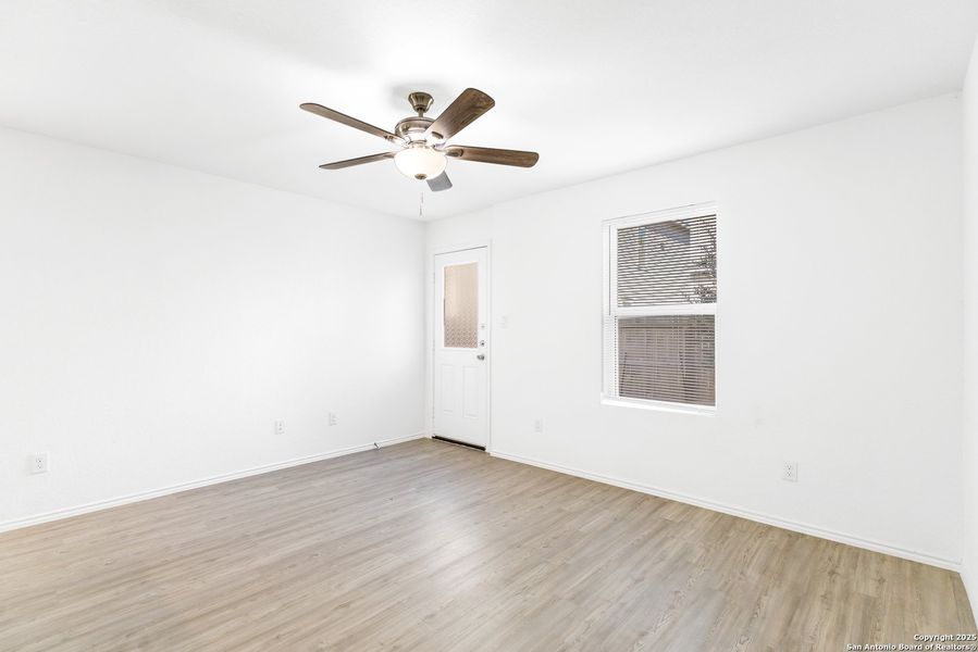 Spacious, unfurnished interior of a new home in Presa Point, San Antonio (Image 18). Spacious, unfurnished interior of a new home in Presa Point, San Antonio (Image 18).