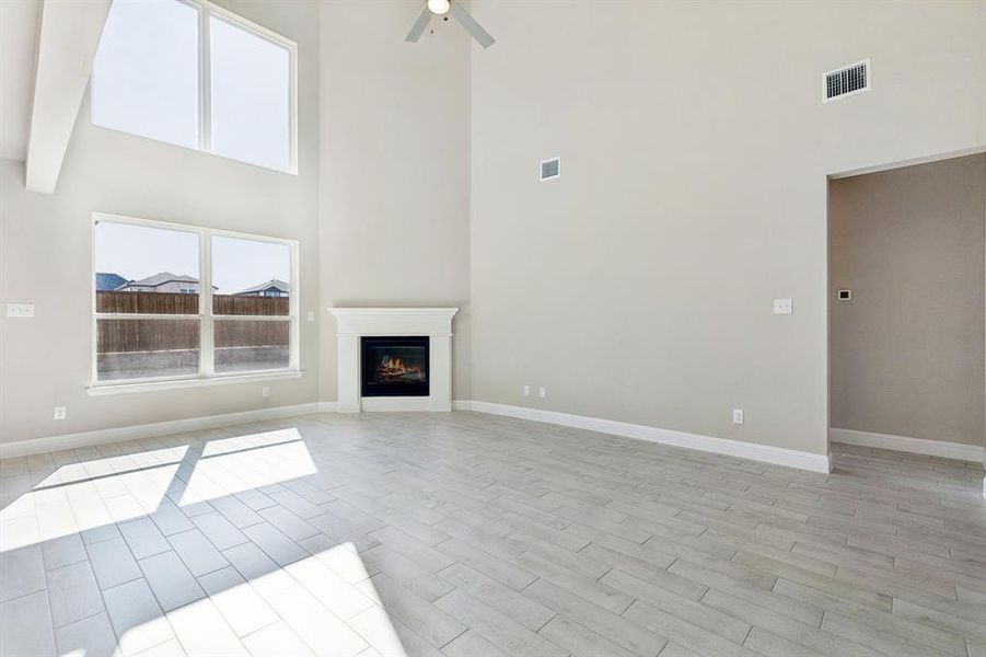 Spacious, unfurnished interior of a new home in Venetian, Weston (Image 14).