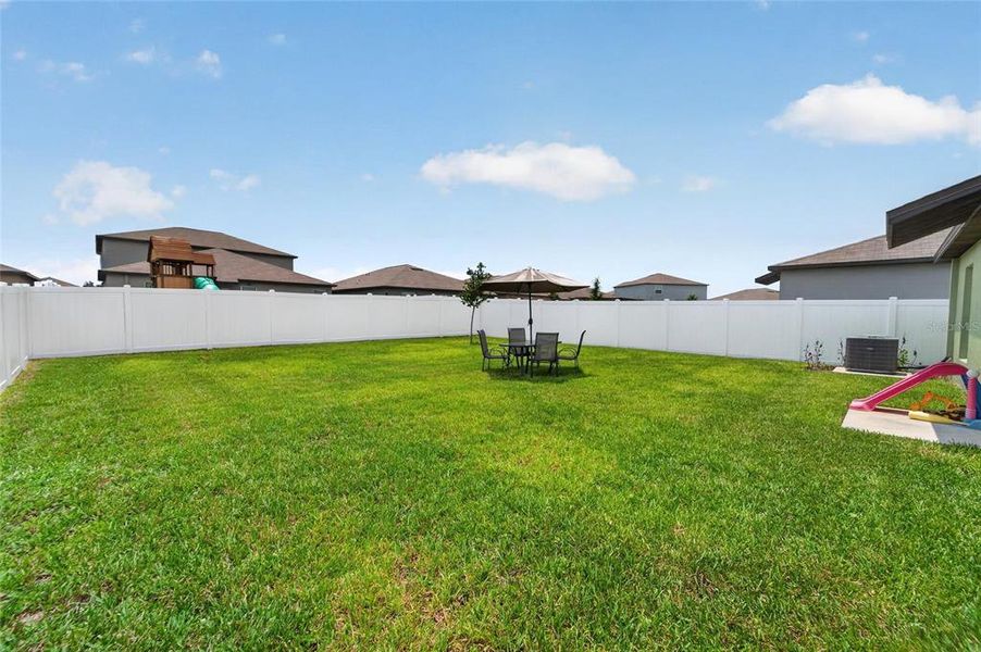 Exterior details and patio area of a home in , Bartow (Image 32).