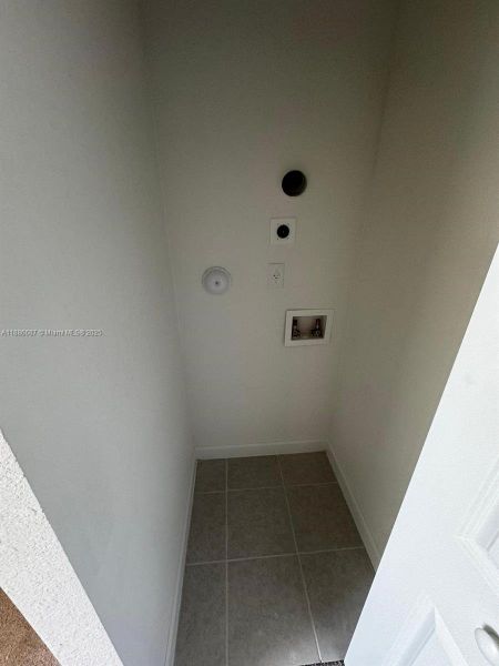 Spacious, unfurnished interior of a new home in , Homestead (Image 7).