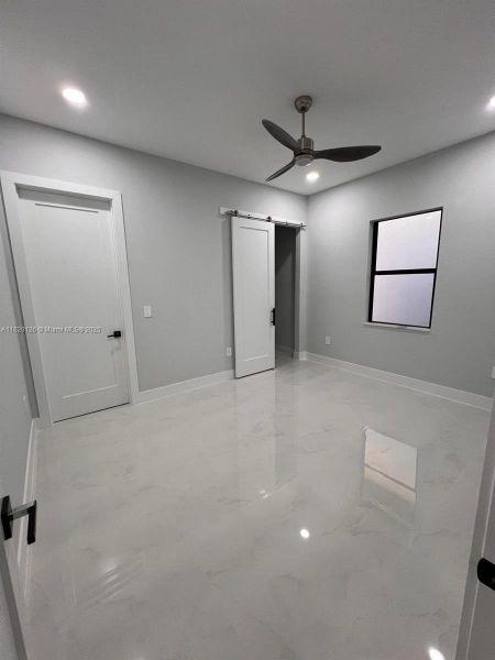 Spacious, unfurnished interior of a new home in , Cape Coral (Image 20).