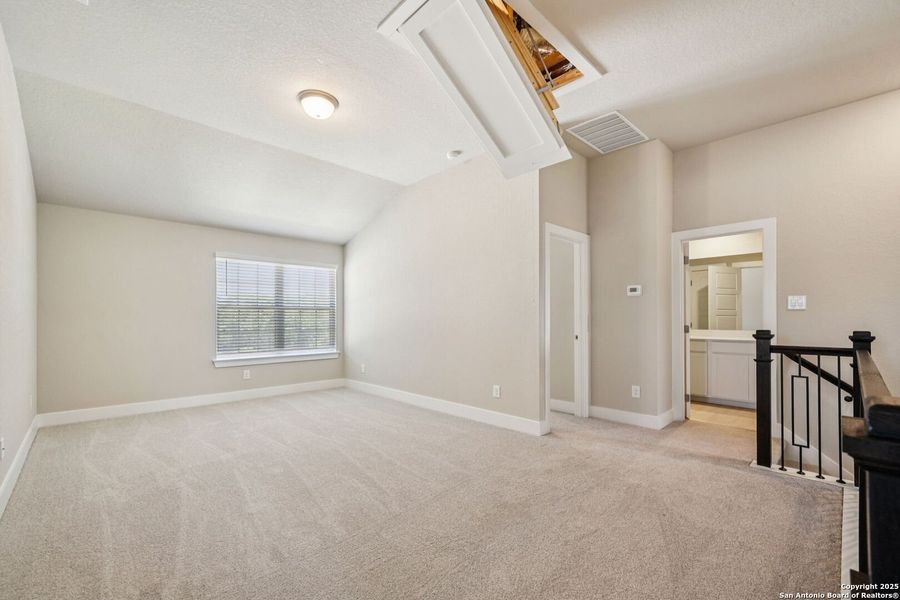 Spacious, unfurnished interior of a new home in Comanche Ridge, San Antonio (Image 26). Spacious, unfurnished interior of a new home in Comanche Ridge, San Antonio (Image 26).