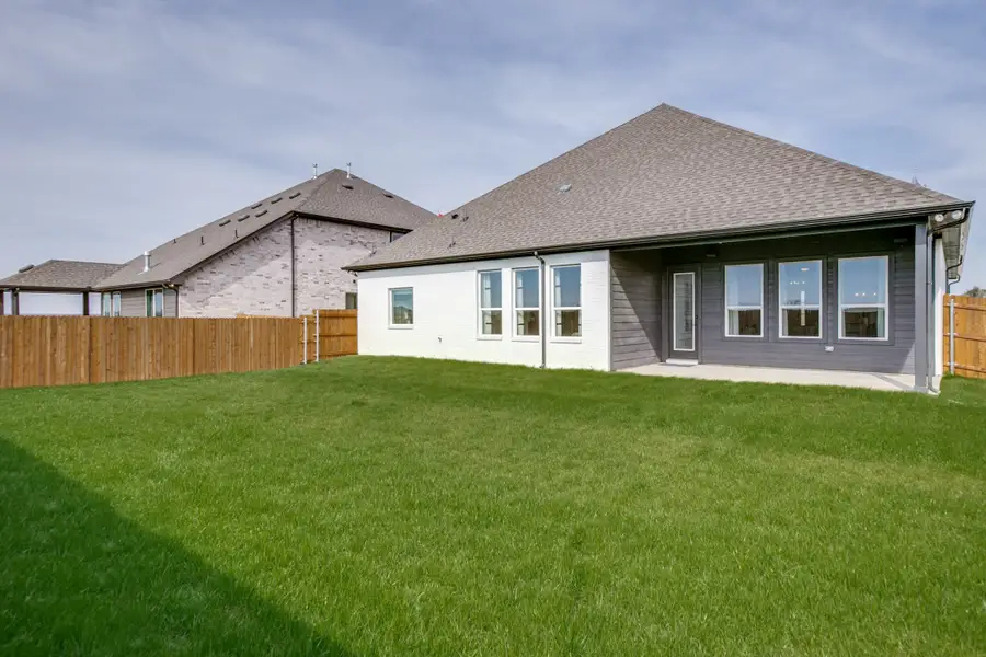 Representative exterior details of a home built from the Bellaire by Sandlin Homes in Lakesong, Midlothian (Image 4). Representative exterior details of a home built from the Bellaire by Sandlin Homes in Lakesong, Midlothian (Image 4).