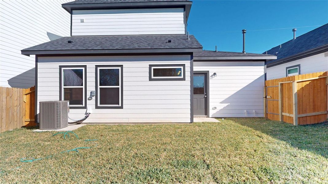 Exterior details and patio area of a home in East Gate Villas, Willis (Image 3).