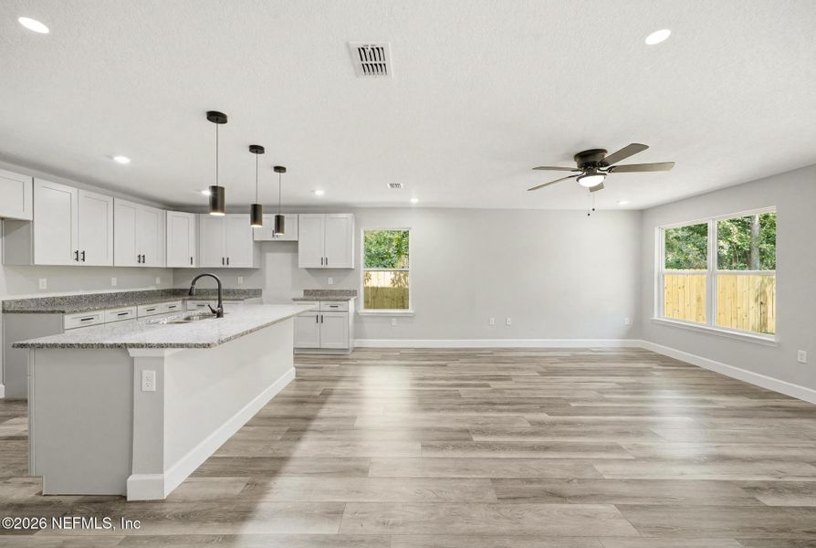 Spacious, unfurnished interior of a new home in , Jacksonville (Image 14).