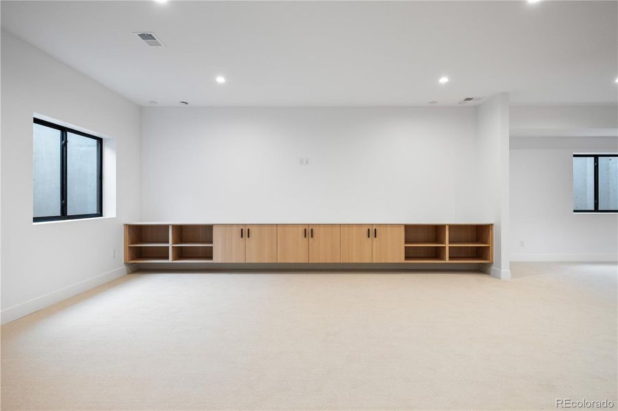 Spacious, unfurnished interior of a new home in , Golden (Image 32).