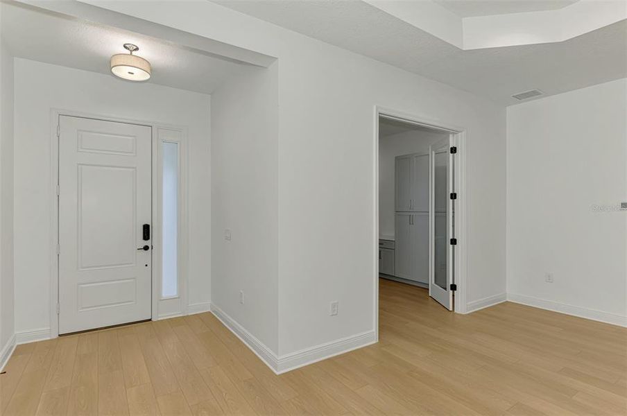 Spacious, unfurnished interior of a new home in , Venice (Image 19).
