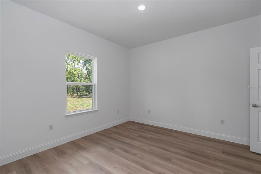Spacious, unfurnished interior of a new home in , Citrus Springs (Image 37).