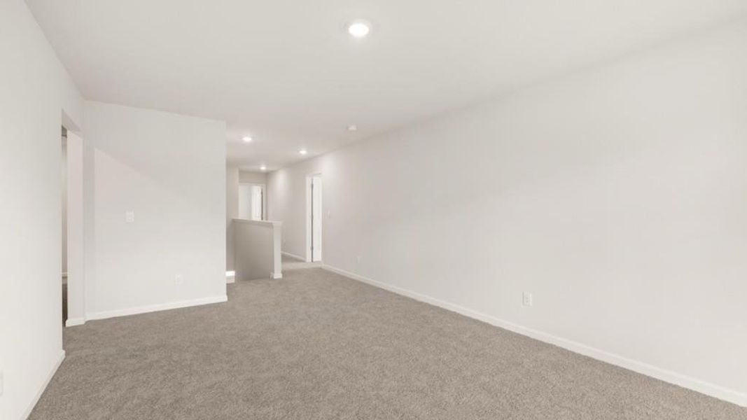 Spacious, unfurnished interior of a new home in Thompson Ridge, Dallas (Image 20).