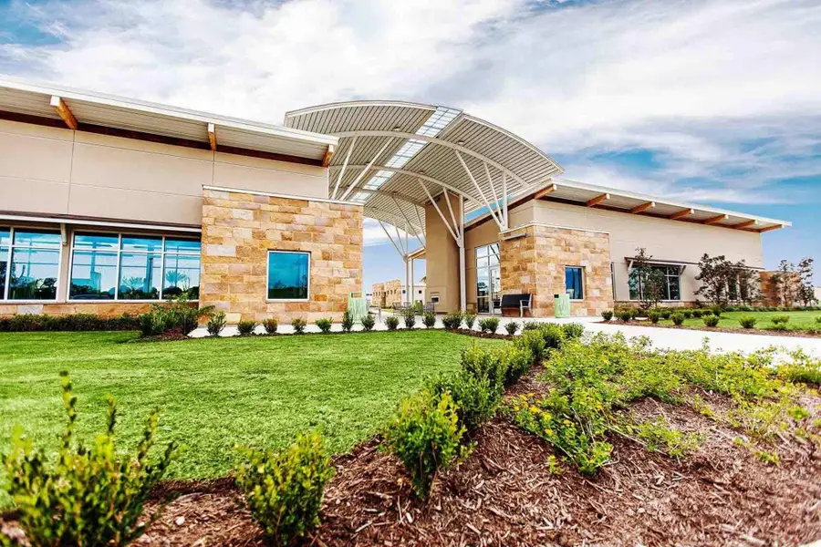 Community amenities in Meridiana, Manvel (Image 31).