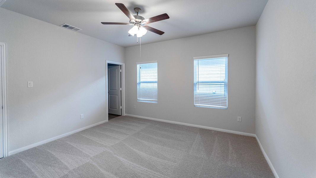 Spacious, unfurnished interior of a new home in Paramount, Kyle (Image 11).