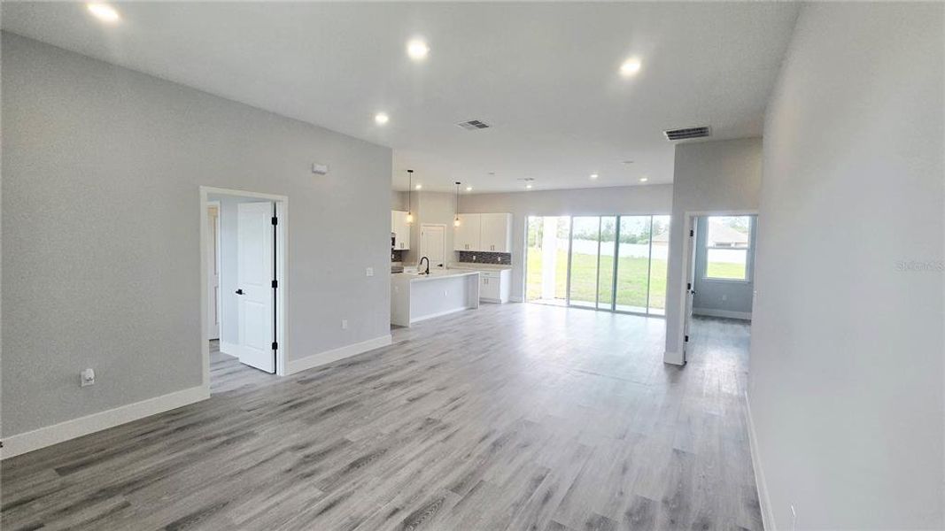 Spacious, unfurnished interior of a new home in , Ocala (Image 15).