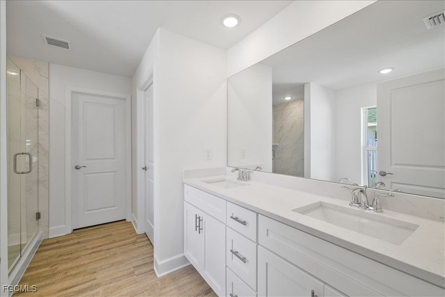 Furnished interior view inside a new home in Cape Coral, Cape Coral (Image 10).