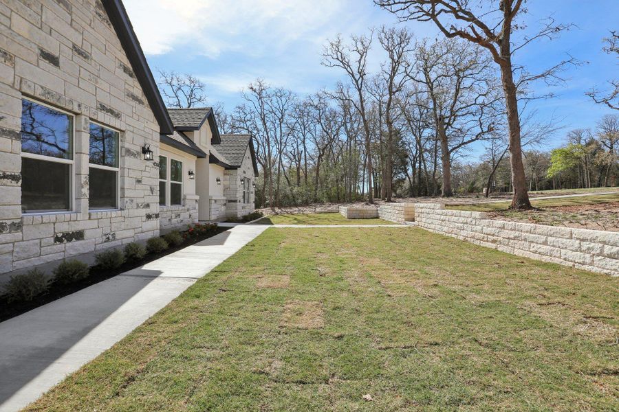 Exterior details and patio area of a home in , Elgin (Image 24).