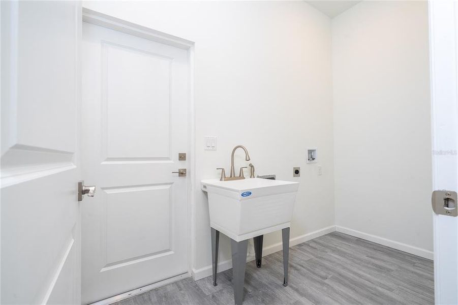 Furnished interior view inside a new home in , Kissimmee (Image 10).