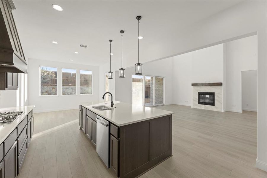 12. 2105 Clairmount - Kitchen (3)